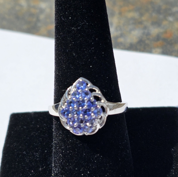 Genuine Tanzanite Cluster Ring Size 9!  💙 - Picture 8 of 13